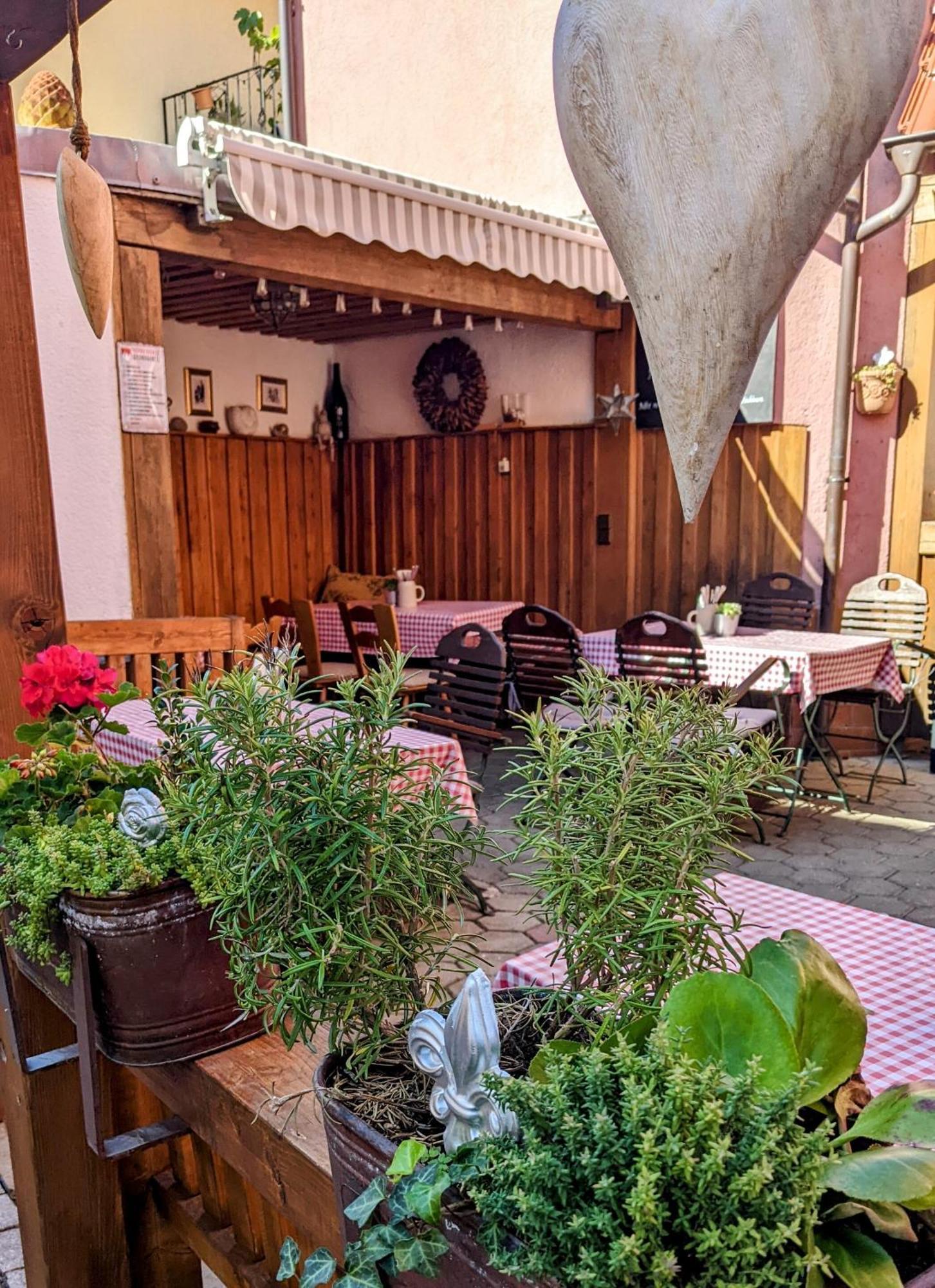 Gasthof Hotel Rose Obereisenheim Esterno foto